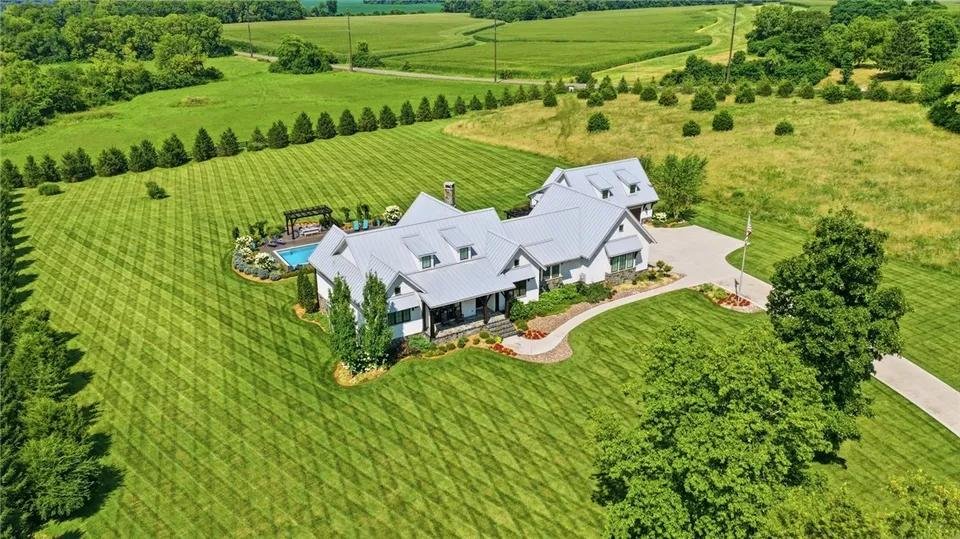 Large Land Parcels for Private Farmhouses